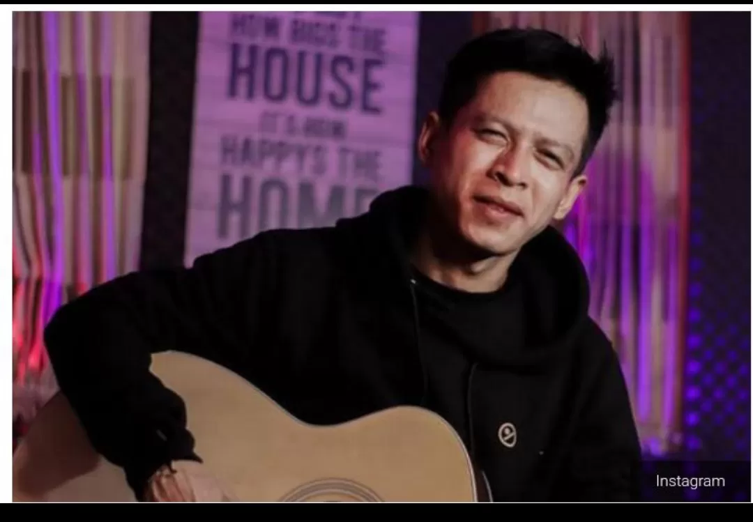Beredar informasi di YouTube yang menjelaskan Ariel Noah dikabarkan meninggal dunia setelah alami kecelakaan. Simak fakta selengkapnya (Instagram @babecabiita)