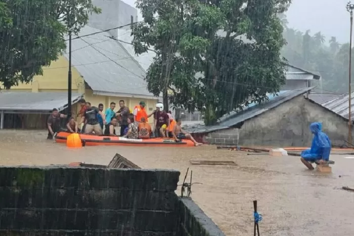 Sebanyak 5 orang dikabarkan meninggal dunia atas musibah banjir dan tanah longsor yang terjadi di Kota Manado Sulawesi Selatan (Humas Polda Sulut)